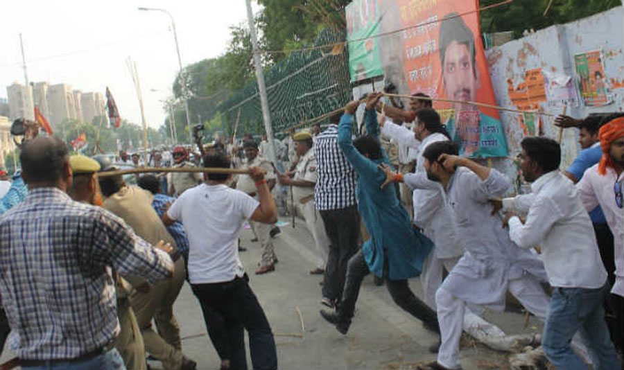 Samajwadi Party And BJP Workers Clash in Uttar Pradesh's Allahabad