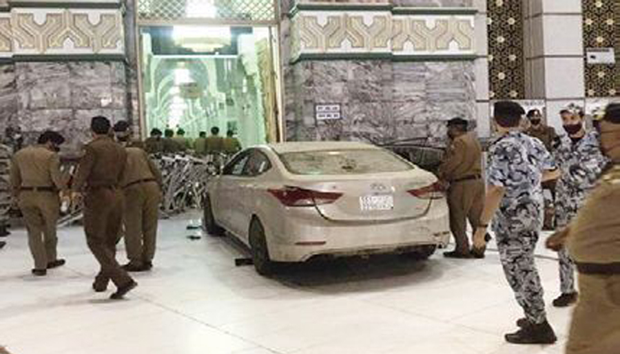 Saudi man crashes car into gates of Mecca's Grand Mosque