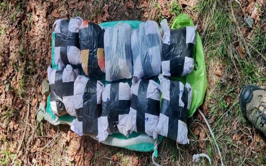 Indian Army, BSF foil Pak-sponsored narco-smuggling operation in J-K's Kupwara, recovers narcotics worth Rs 50 crore 