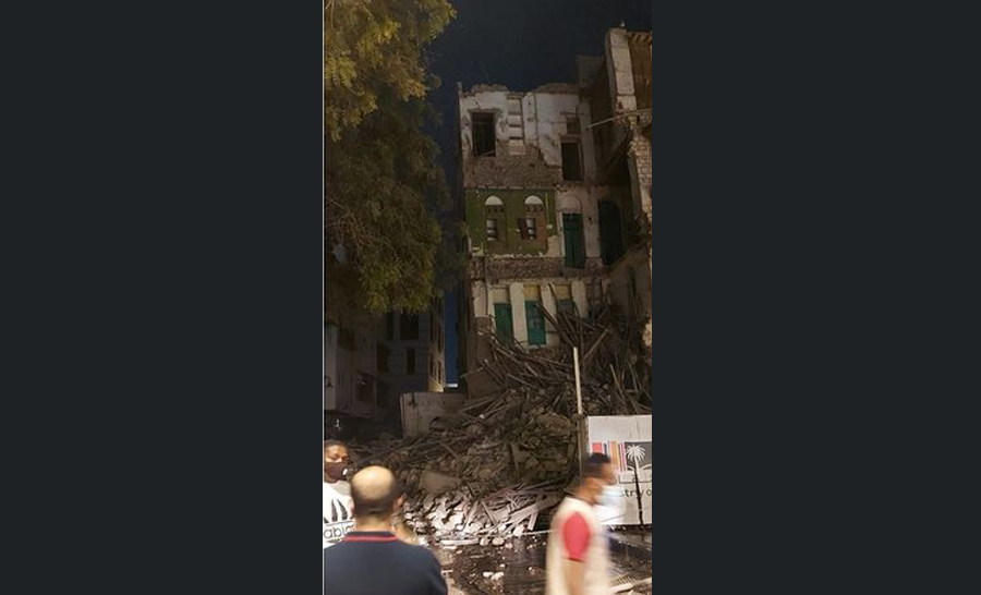Saudi Arabia: Ancient Jeddah building Zakir House collapses
