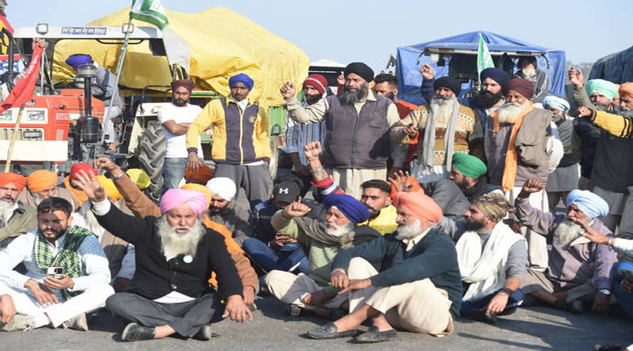Farmers started to reassemble at Singhu border to celebrate 6 months of protest as black day