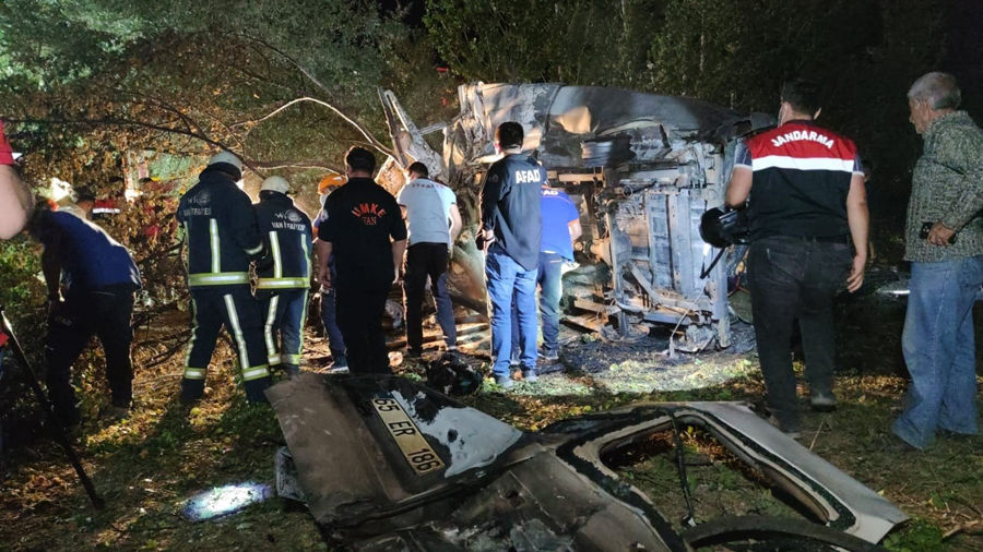 Turkey bus crash leaves 12 dead