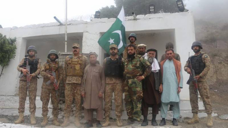 Pakistan hands over Afghan soldiers to Afghan officials