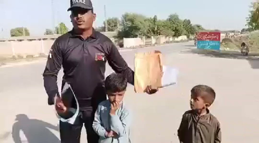 Desperate Pakistani policeman tries to sell his children in viral video