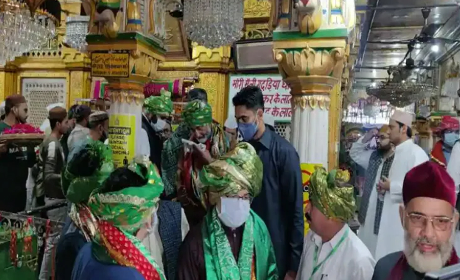 Pak pilgrims pray for peace at Nizamuddin dargah