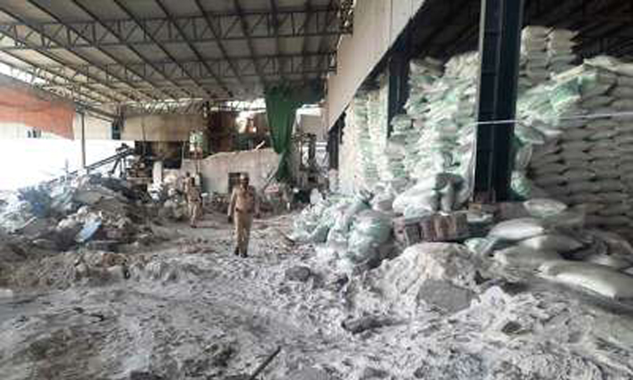 At least 12 labourers killed in a wall collapse at a salt-packaging factory in Gujarat