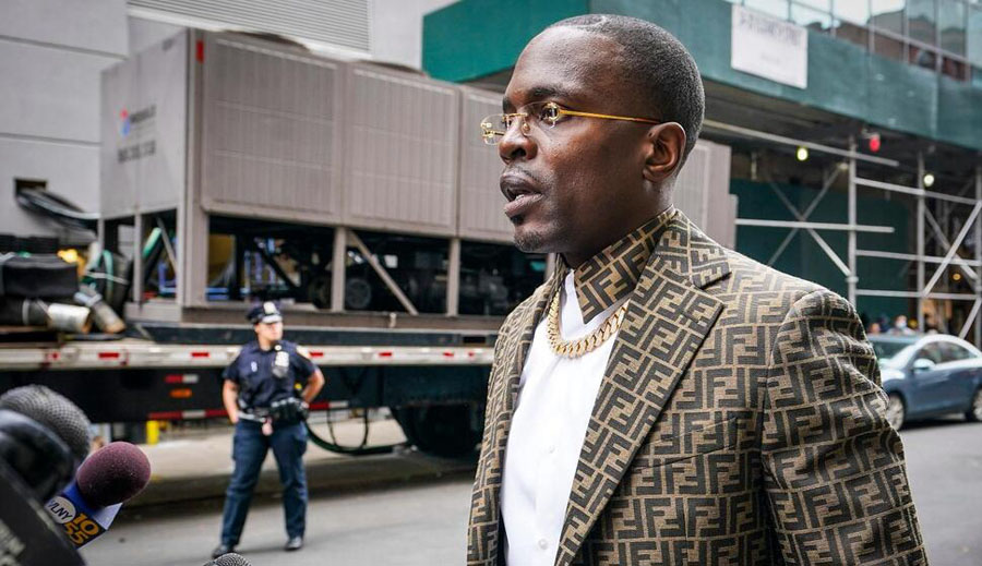 Preacher, wife robbed of $1 million in jewelry during sermon