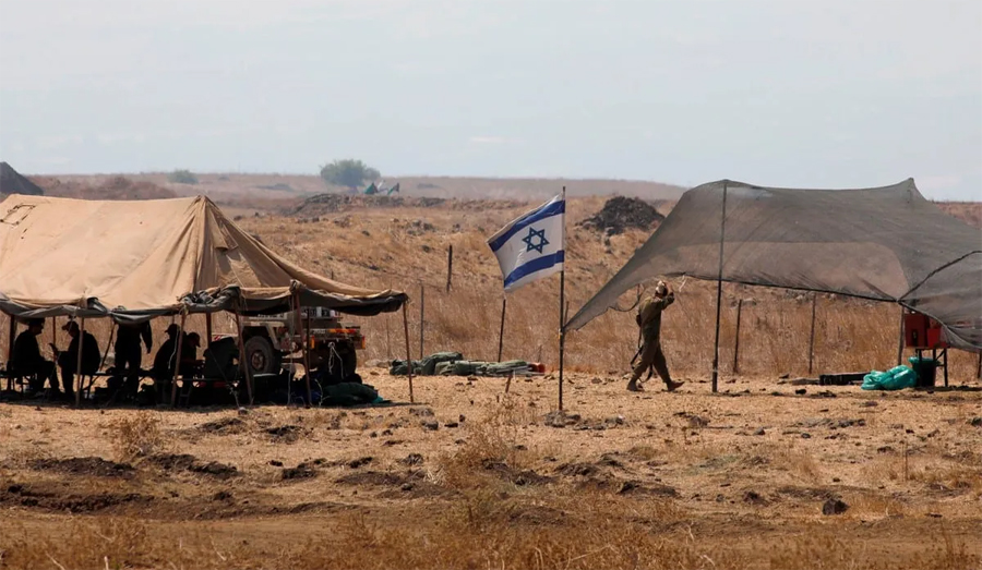 Israeli troops cross into Syria, shoot at four suspected of throwing explosives over Border