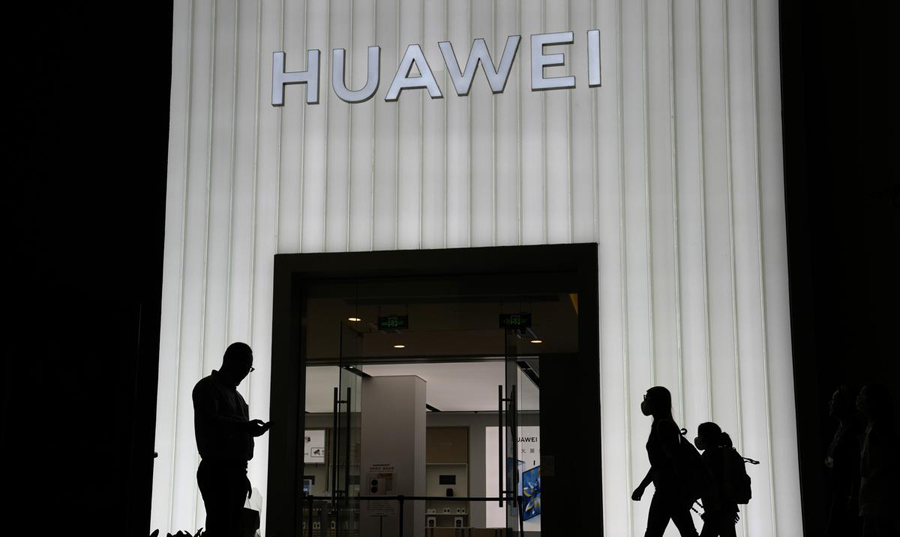 Chinese officers charged in plot to obstruct U.S. Huawei probe