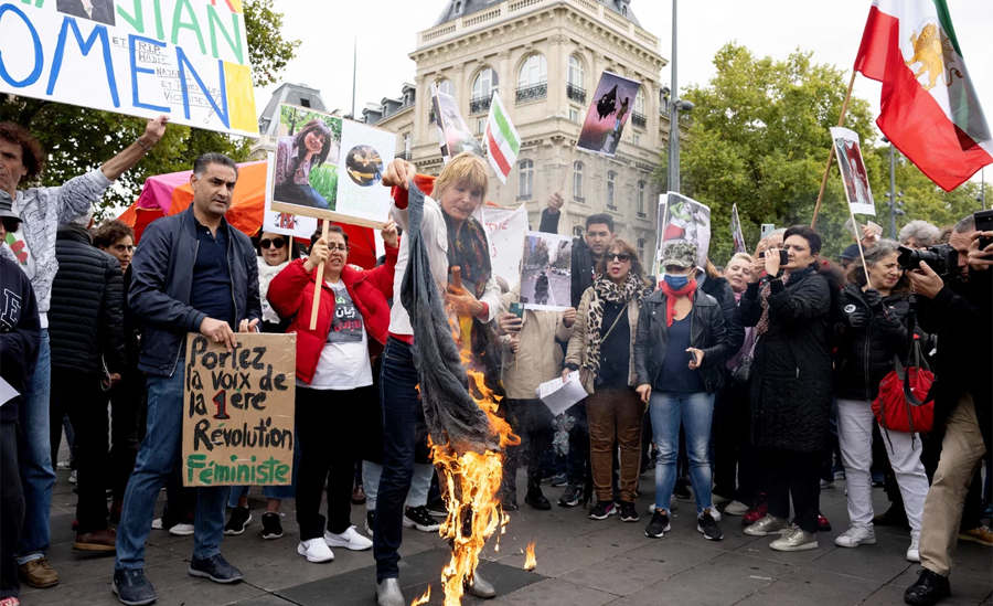Around the world, protesters take to the streets in solidarity with Iranian women