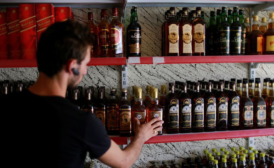 Iraq customs ordered to start enforcing alcohol import ban