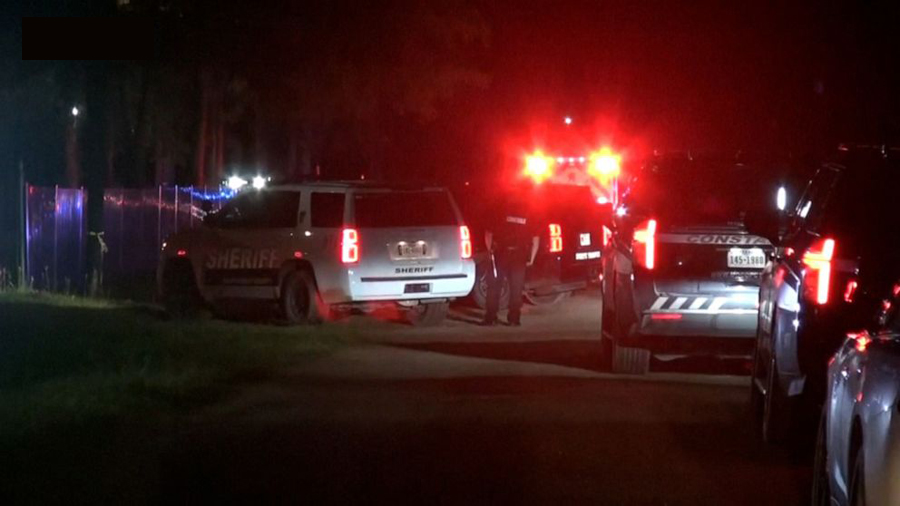 5 dead in Texas 'execution-style' shooting, suspect armed with AR-15 is on the loose