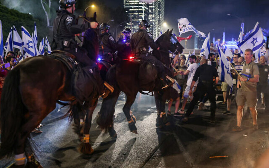 Tel Aviv police chief quits, citing government meddling against protesters